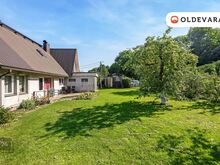 Suvila ranna ja metsa lähedal