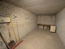 Garaažibokse haldab hooneühistu HÜ Rebase-1Kanal puudub, olemas elektrimõõtja