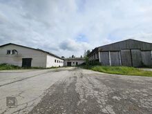 TOOTMISKOMPLEKS / LAUT LINNA LÄHEDAL