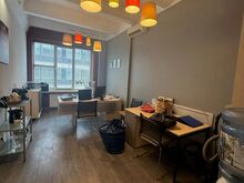 Äripind 17,6m2. Mööbliga