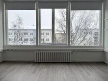 Valgusküllane äripind Pärnu maanteel, tasuta parkimine