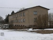 Asukoht v&auml;ga hea, korterelamu asub vahetult Haljala-Karepa tee &auml;&auml;res