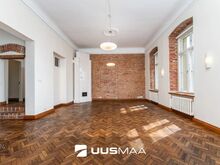 Üürile anda bürooruumideks sobiv  korter Tartu vanalinnas ajaloolise väärtusega majas!Varasemal
