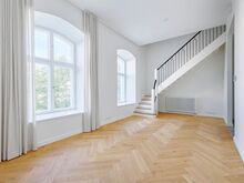 Parkimiskoht hinnas! KÕRGETE LAGEDEGA ELEGANTNE LINNAKODU!