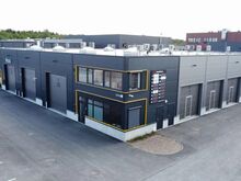 Ladu 187m2 + kontor 37,2m2. Tänava poolne pind.