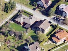 Suur aiaga piiratud elamu vaikses piirkonnas