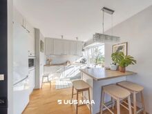 Valgusküllane kodu suure rõdu ja avarate vaadetega