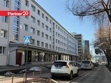 Vitriinakendega kaubanduspind esimesel korrusel eraldi sissepääs