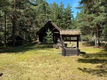 Peipsi järve ja Narva jõe läheduses  männimetsas müüa kinnistu suurusega 2031 m2, millel paikn