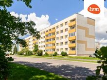 Läbi maja planeeringu, eraldiasetsevate tubade ja rõduga korter.
