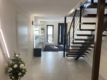 Müüa kaasaegne ja avar 5-toaline paarismaja osa üldpinnaga 187,4 m² mis asub hoolitsetud aiaga k