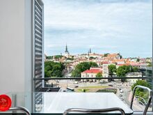Lummavate vaadetega südalinna stuudiokorter!