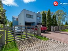 TÄISKELDRIGA VÄÄRIKAS KODU METSA JA MERE VAHEL