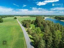 Unistuste kinnistu järve kaldal