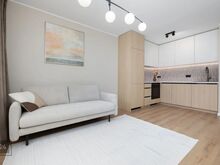 Värskelt renoveeritud! Eritellimus mööbel!