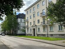 Kõrgete lagedega 2-toaline.
