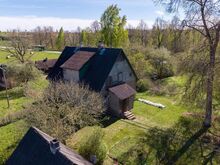 Hoonestatud kinnistu looduse keskel
