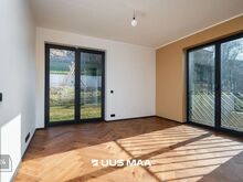 Korter läbi kahe korruse ja isikliku terrassialaga!