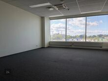 Üürile anda 31,9m2 suurune büroo, V-Paala 1