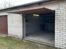 Mistra poolses küljes teepoolt teine boks