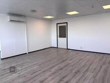 Renoveeritud valgusküllane äriruumi!