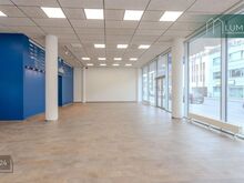 Suurte akendega äripind kesklinna lähedal