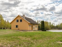 Unikaalne maja Lõuna-Eestis koos järveosaga.