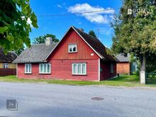 Suurem kinnistu/ eraldi saun/ mitu aiamaja/ meri pole kaugel!