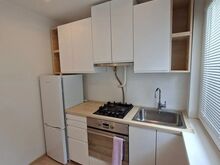 Täielikult renoveeritud 2-e toaline korter, eraldi garderoobiga, osaliselt möbleeritud, mööbli l