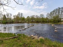 Elamukrunt looduskaunis kohas, Pirita jõgi 200 m.