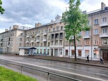 Müüa avar ja valgusküllane kolmetoaline korter Stalini-aegses majas Narva ühes ajaloolises linna