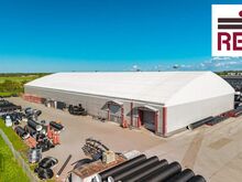 PVC hall asfalteeritud platsil