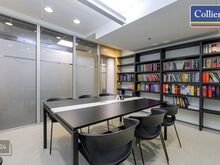Unikaalne vitraažidega büroopind Solarise keskuses.