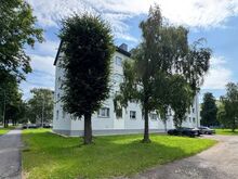Müüki on tulnud valgusküllane ja hästi hoitud 2-toaline korter, mis asub 4-korruselise maja 4