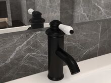 vidaXL vannitoa valamusegisti, must, 130 x 180 mm
