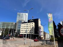 Üürile on anda 358,2 m² büroopind Tallinna kesklinnas, aadressil Rävala pst 2