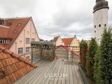 Stiilselt sisustatud penthouse vaatega Raekoja platsile