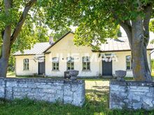 Ajaloolised paekivihooned Saaremaa südames!