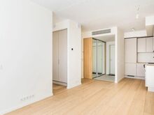 Hinnas sisaldub köögimööbel, esiku ja magamistoa garderoobid, kardinad, parkimiskoht ja panipaik