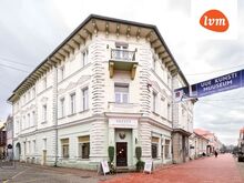 Väga sitiilne, kõrged laed, läbi maja. Vaikne.
