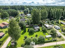 Suur maaüksus järve lähedal