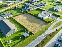 ELAMUMAA  SUUREPÄRASE ASUKOHAGA ALLIKU KÜLAS