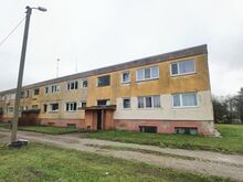 Toila vallas (Saka külas) müüa 3-toaline korter (ümberehitatud 4-toalisest), 72,2 m2, 2/2 korrus