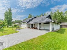 MÜÜA SUUREPÄRANE RUUMIKAS MAJA MERE LÄHEDAL!