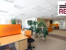 Kvaliteetne büroopind Peterburi tee alguses