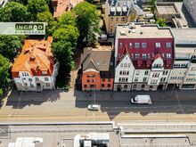 Eraldiseisev esinduslik büroohoone kesklinnas