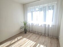 SUUREPÄRASE ASUKOHAGA STUUDIOKORTER