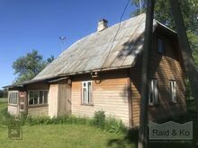 Müüa Vinski külas (Setumaal) riigipiiri vahetus läheduses talu, mis koosneb elumajast, kahest ai