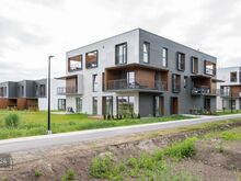 MEREÄÄRNE, PÄIKESELINE JA VALGUSKÜLLANE KORTER KOOS PARKIMISKOHAGA! 
 KORTERÜürile anda  1 - t