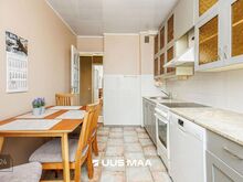 KORTER

 Tegemist on läbi maja planeeringuga 3-toalise korteriga